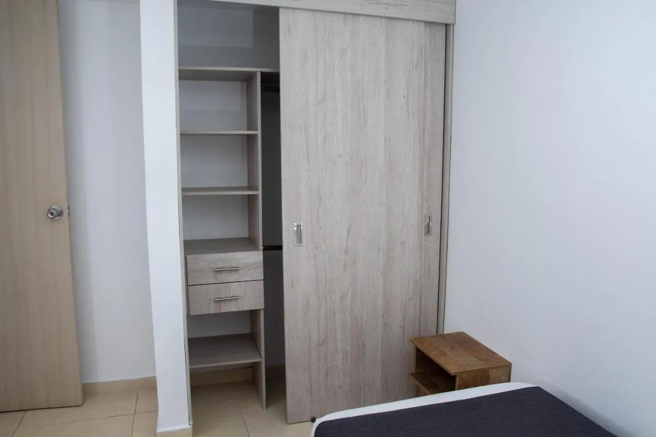 13 Trece Aparta Hotel メデジン