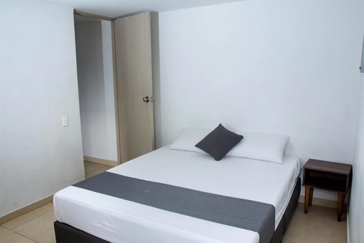13 Trece Aparta Hotel Медельин